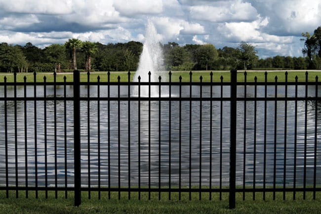 Alternating Pickets — Aluminum & Steel Fences